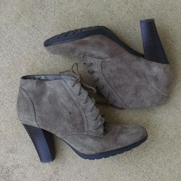 White Mountain taupe booties size 9M - Picture 3 of 8